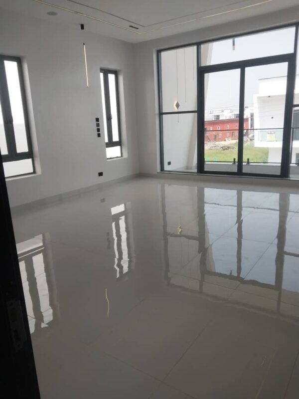 WELL-BUILT 4-BEDROOM DETACHED DUPLEX WITH SWIMMING POOL - Image 4