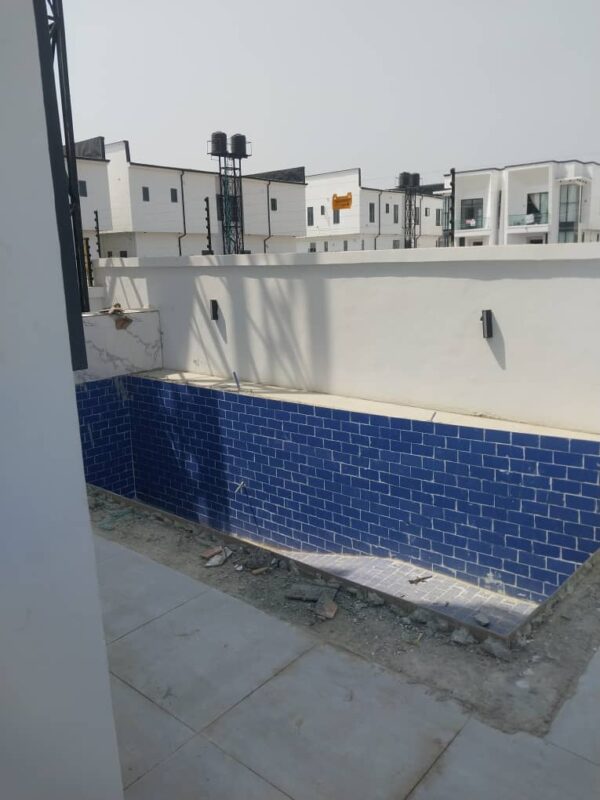 WELL-BUILT 4-BEDROOM DETACHED DUPLEX WITH SWIMMING POOL - Image 5