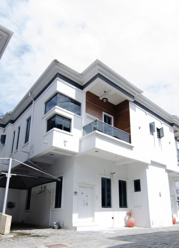 LOVELY 4-BEDROOM SEMI-DETACHED DUPLEX WITH BQ