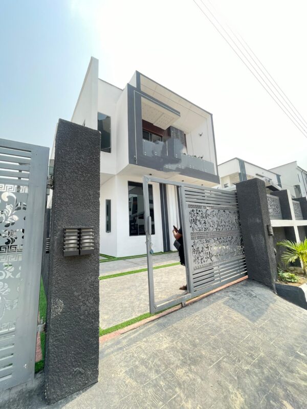 LUXURY 4-BEDROOM FULLY DETACHED DUPLEX WITH BQ