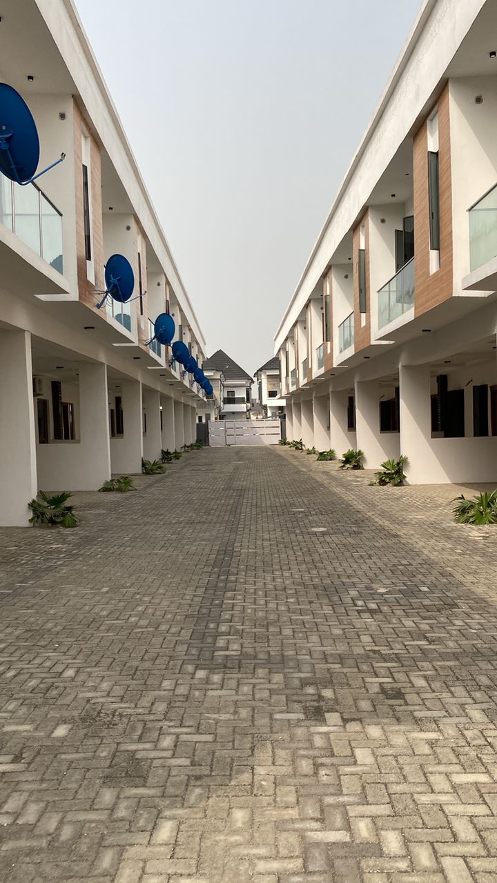 4-bedroom Terrace Duplex House in Western Estate